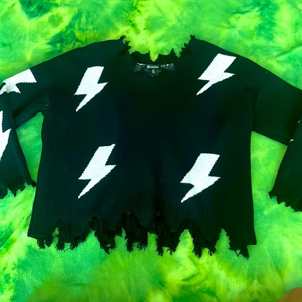 Versona lighting bolt sweater, size medium
